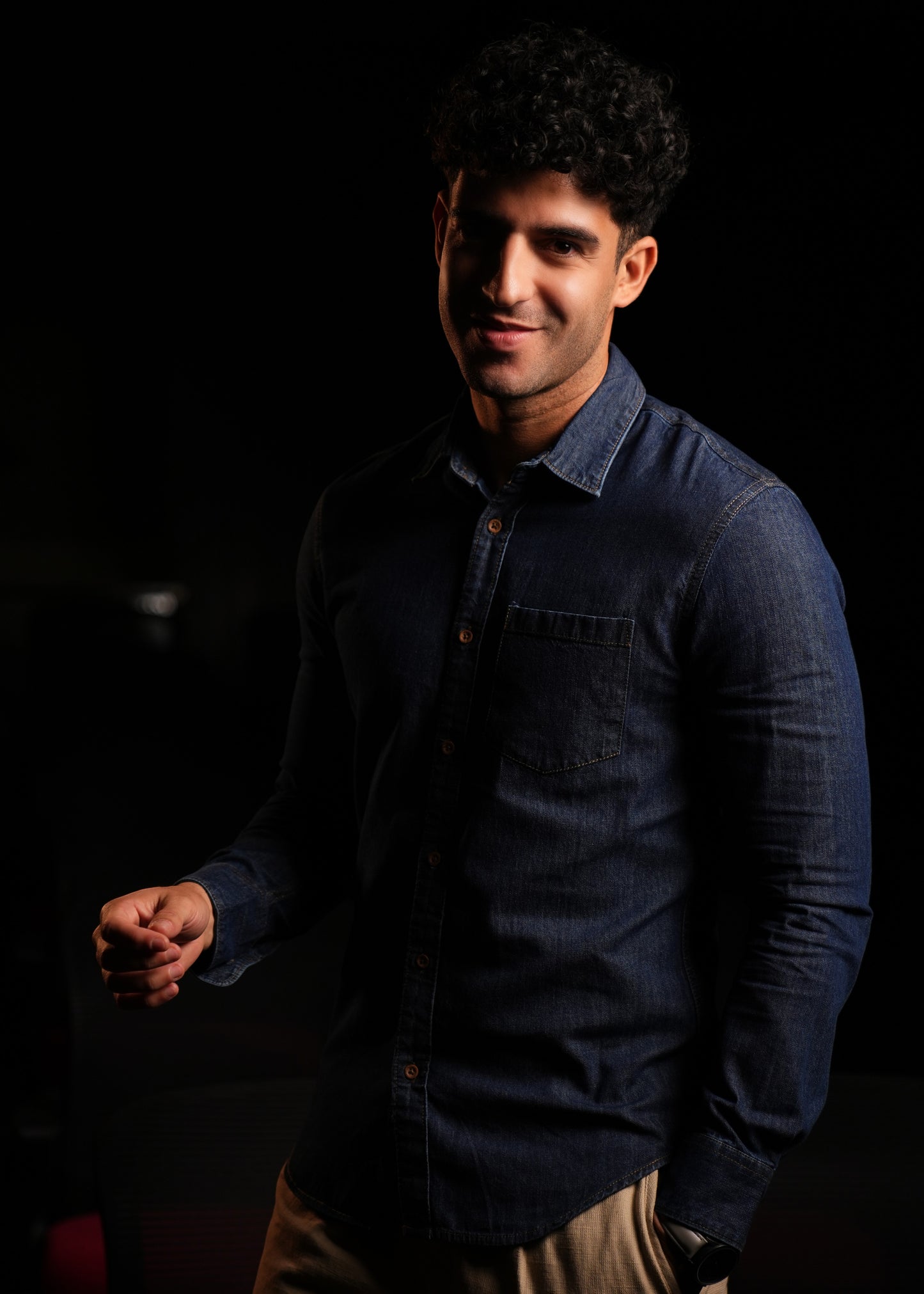 Men's full sleeve washed shirt with chest pocket.
