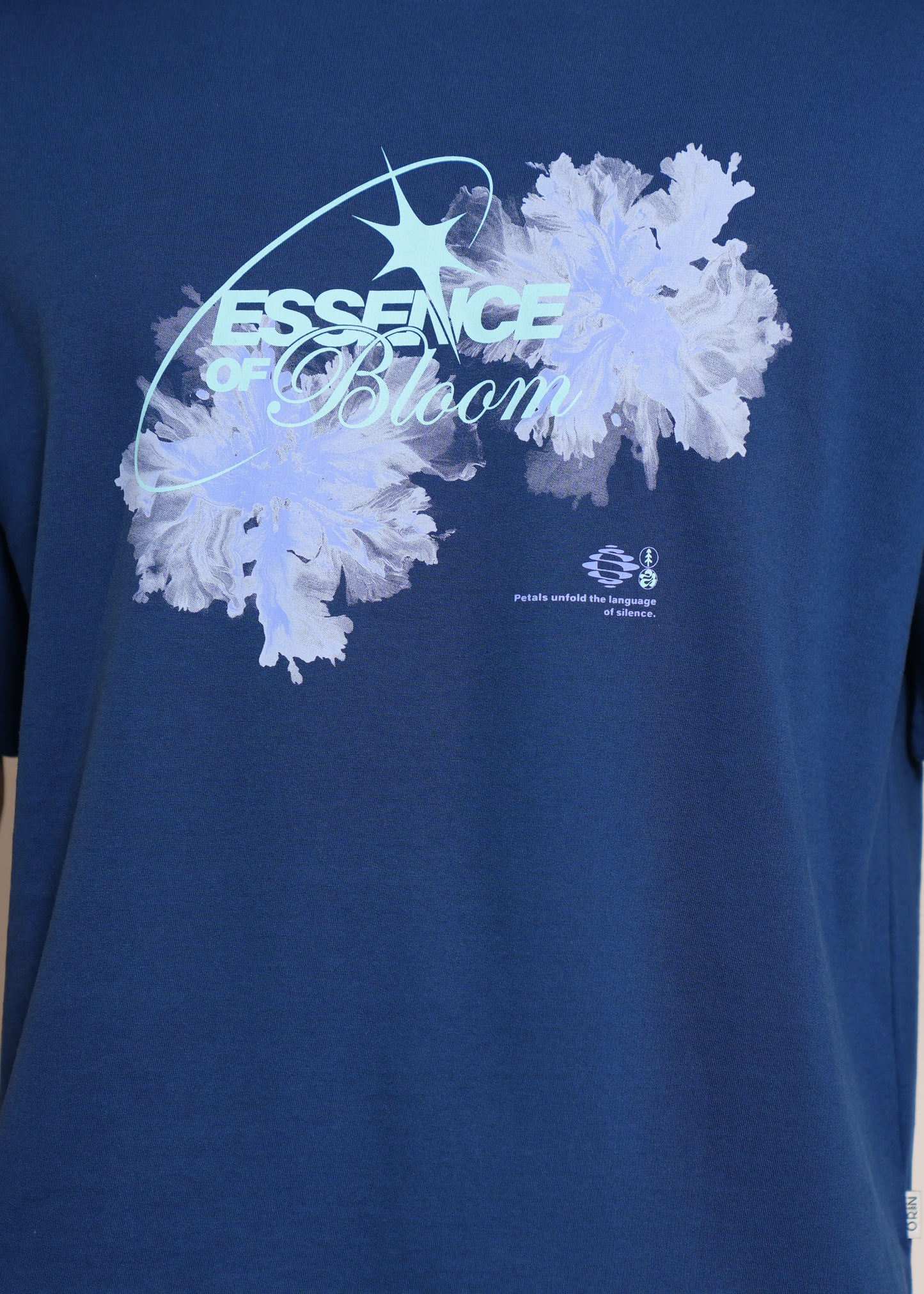 Men's oversized round neck graphic tee