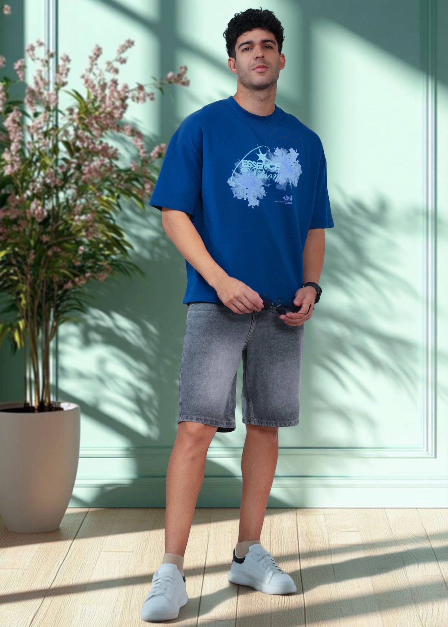 Men's oversized round neck graphic tee