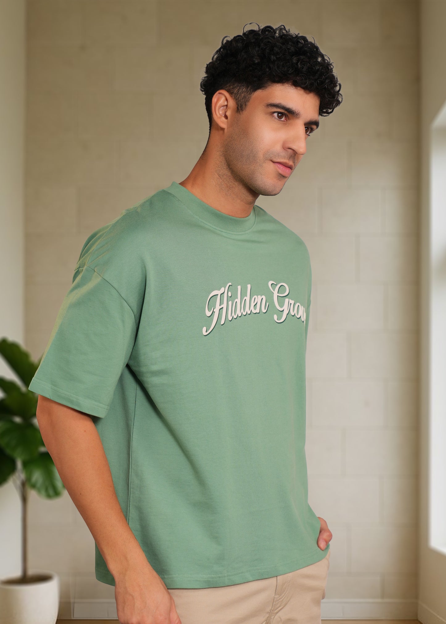 Men's oversized round neck graphic tee