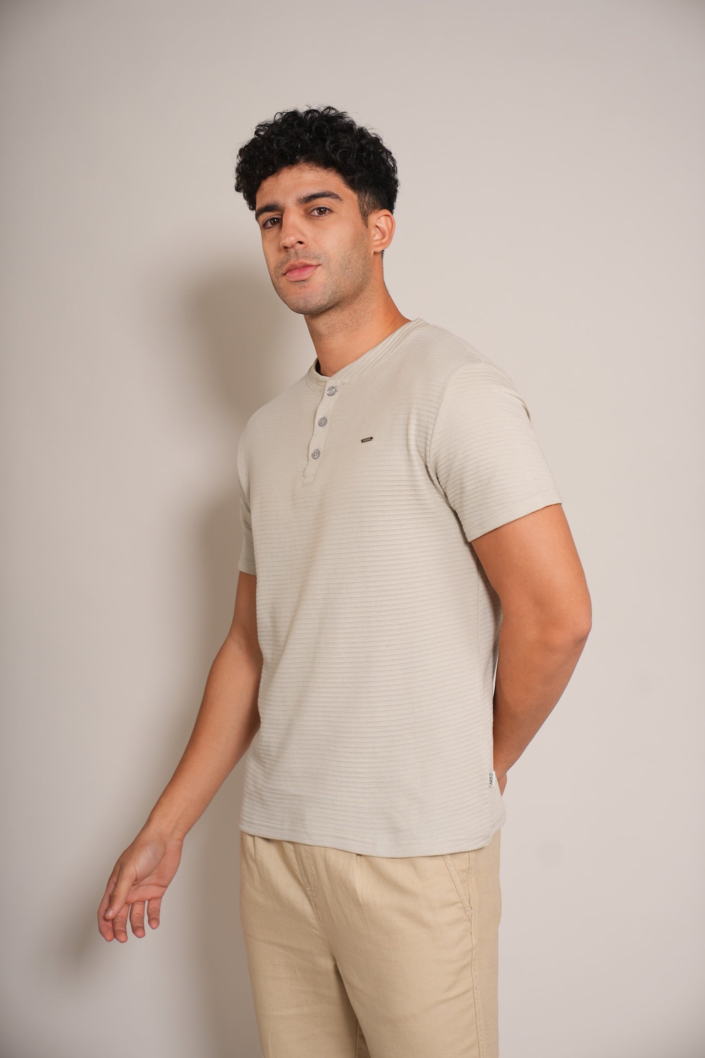 grey t shirt men