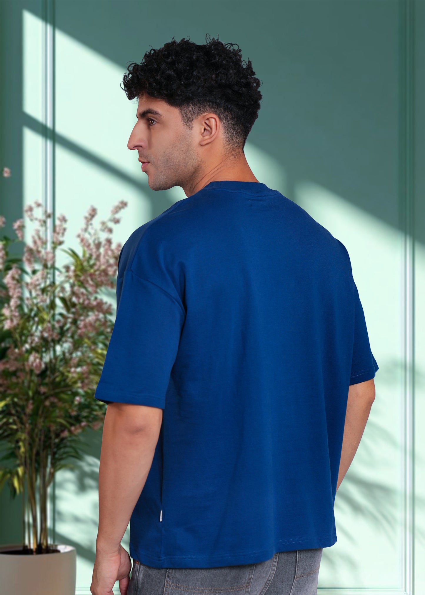 Men's oversized round neck graphic tee